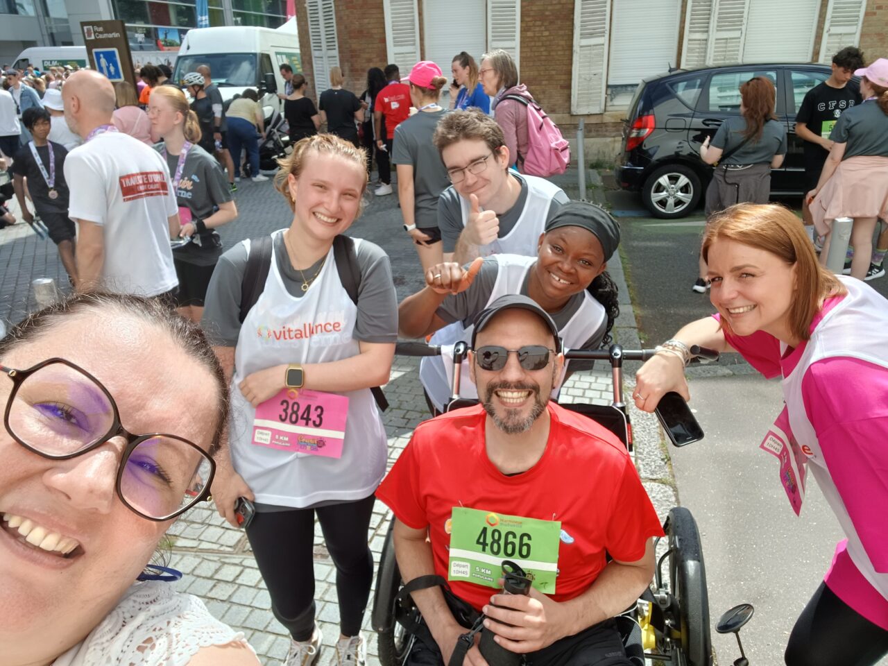 course d'une personne atteinte de la sclérose en plaque avec son auxiliaire de vie lors d'une course de vélo